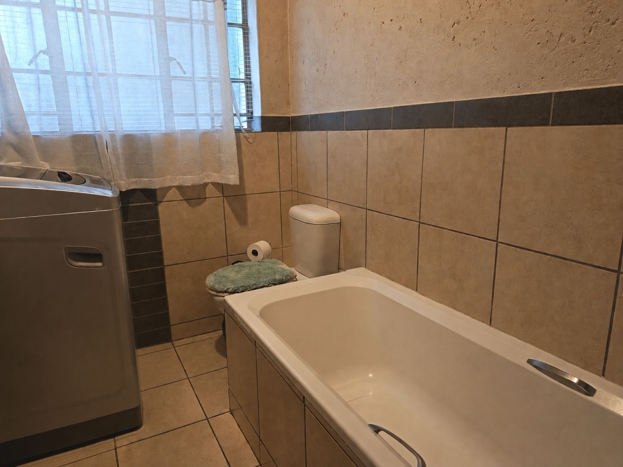 2 Bedroom Property for Sale in Waterval East North West